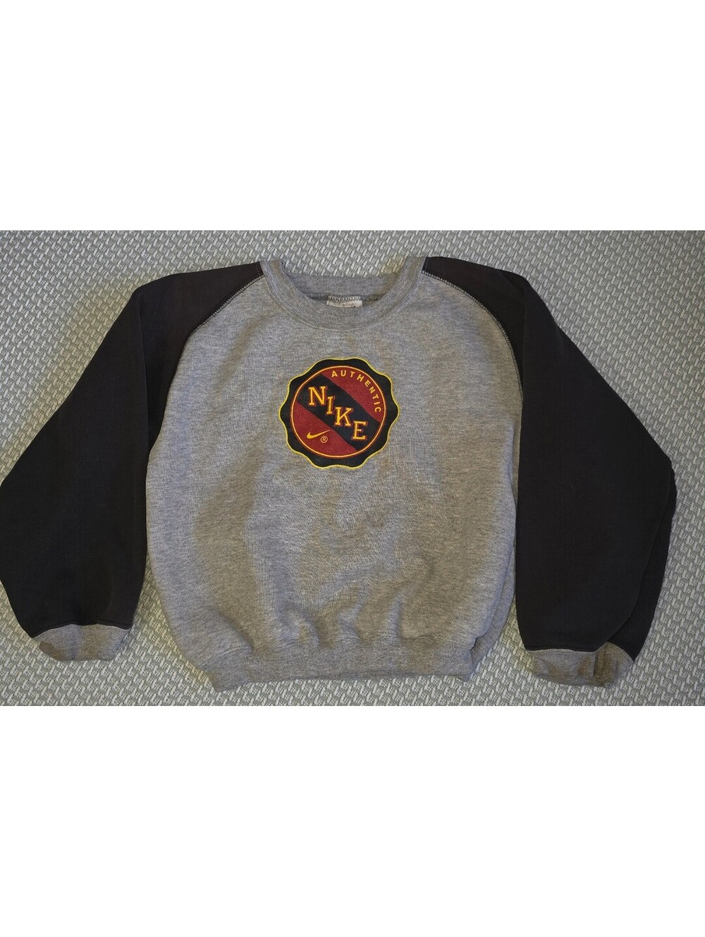 Nike authentic crew neck sweatshirt kids size medium 5/6